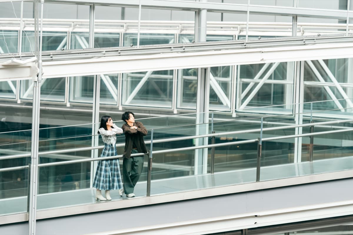 カップル 建物 フレーム