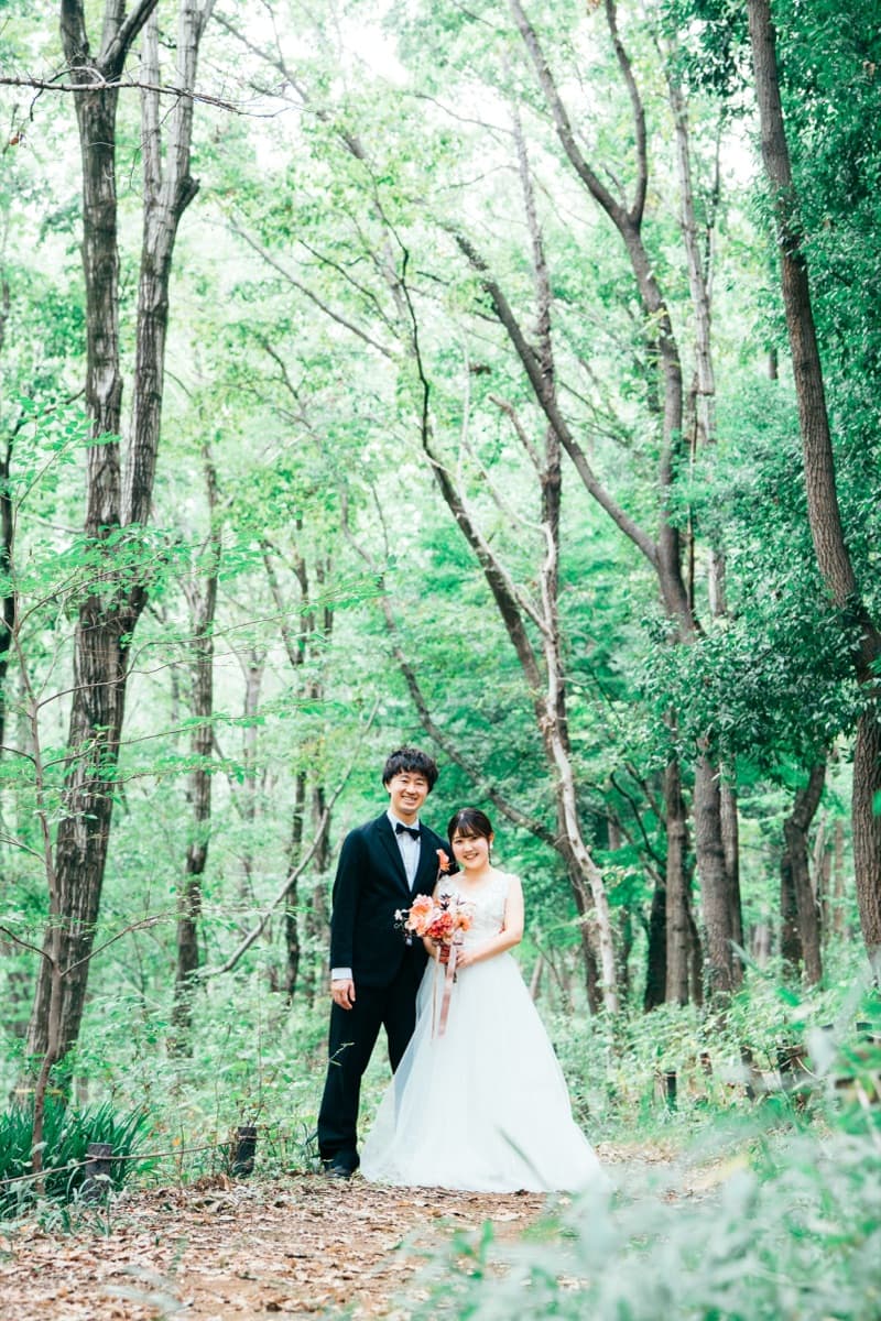 カップル 森 ウェディング