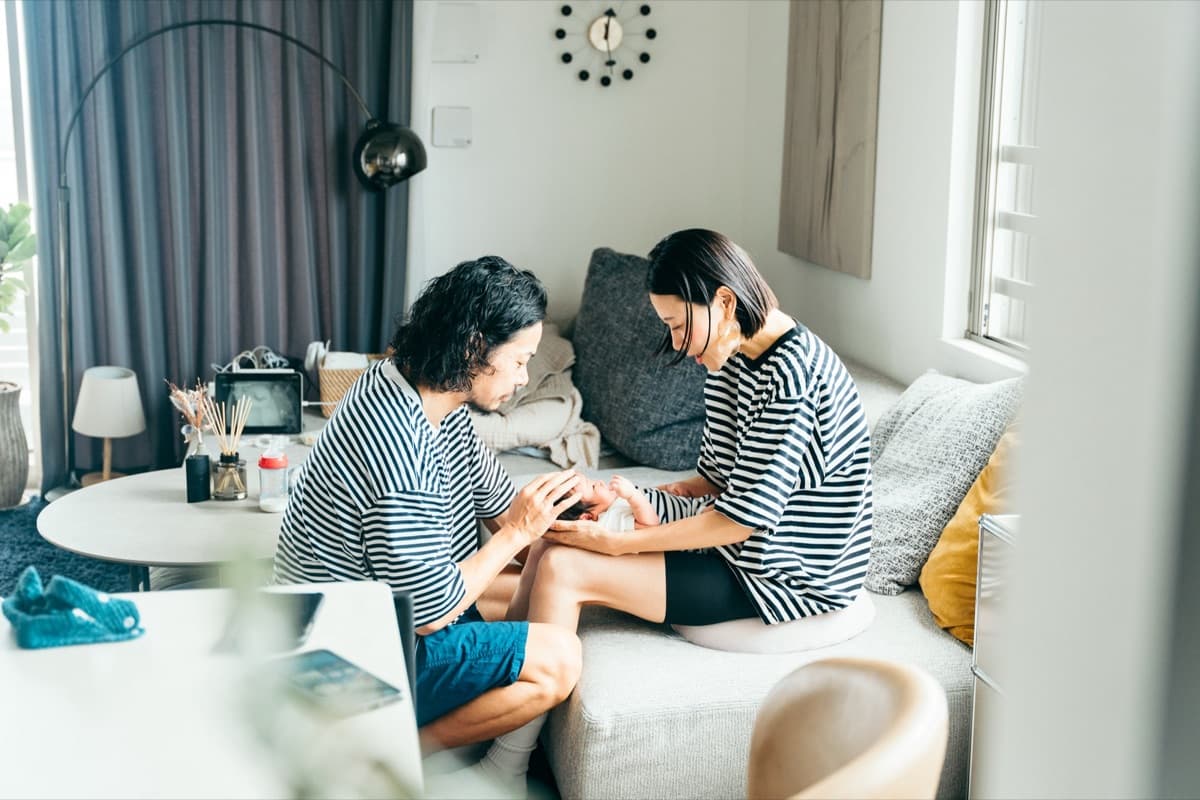 ニューボーン 家族 リビング