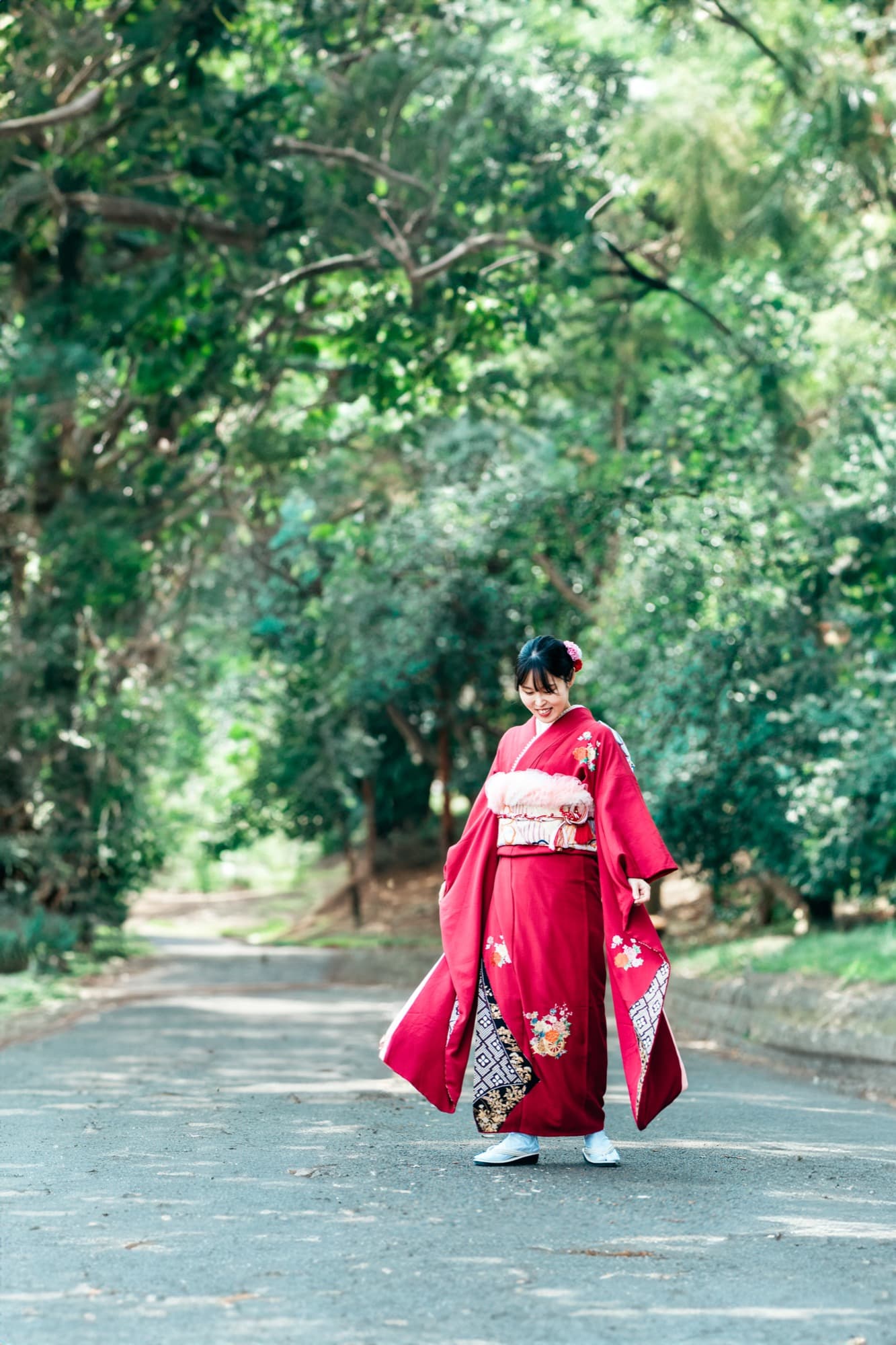 振袖 緑の並木道
