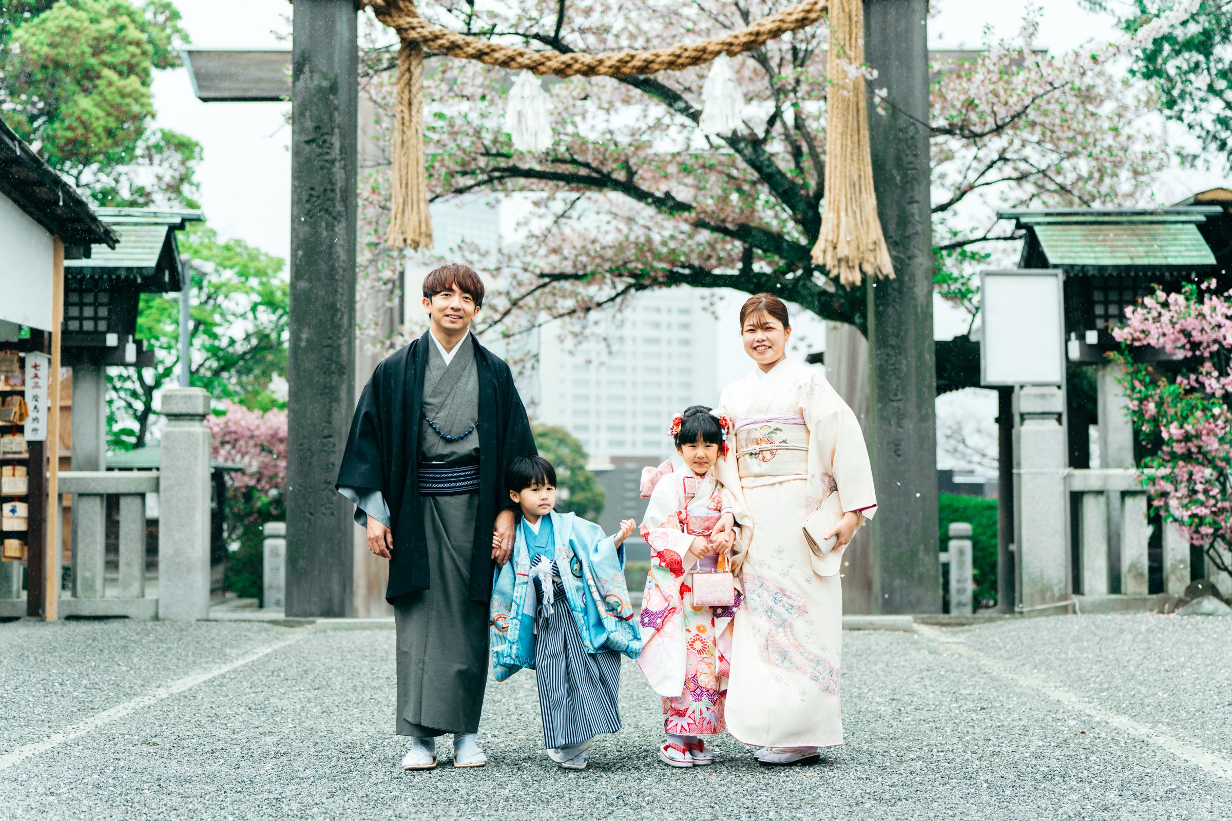 霧雨のなかで撮影した家族写真
