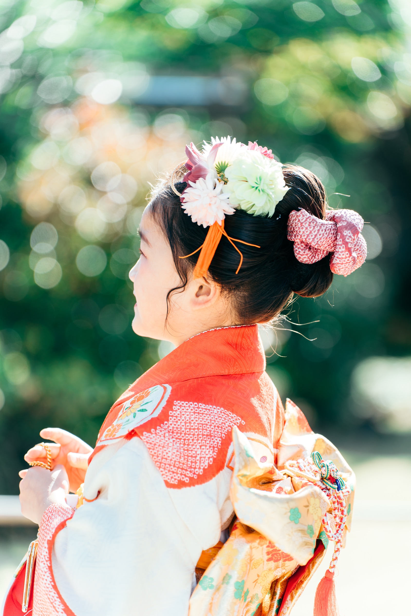 境内での自然な笑顔