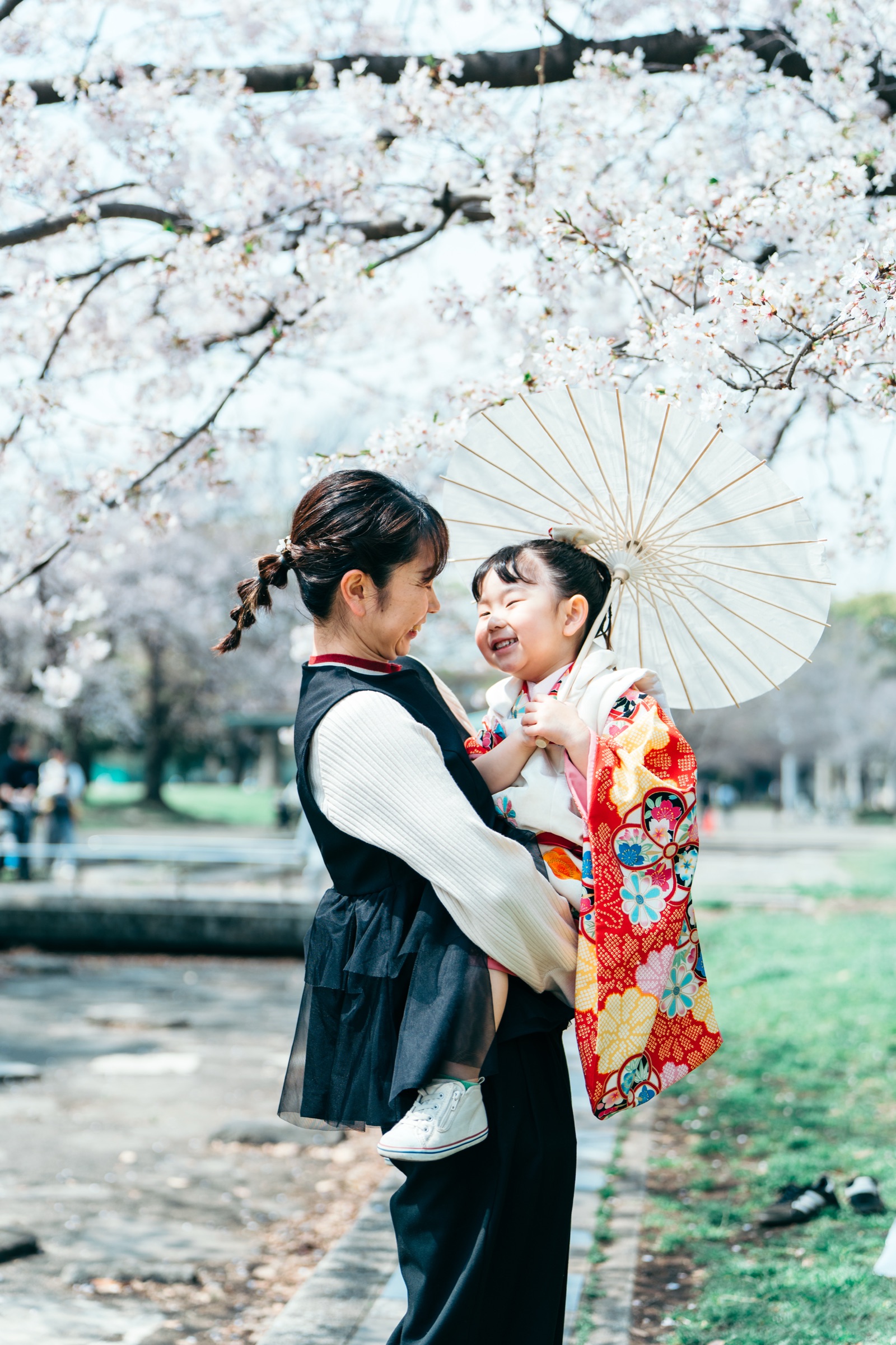 満開の桜と着物姿