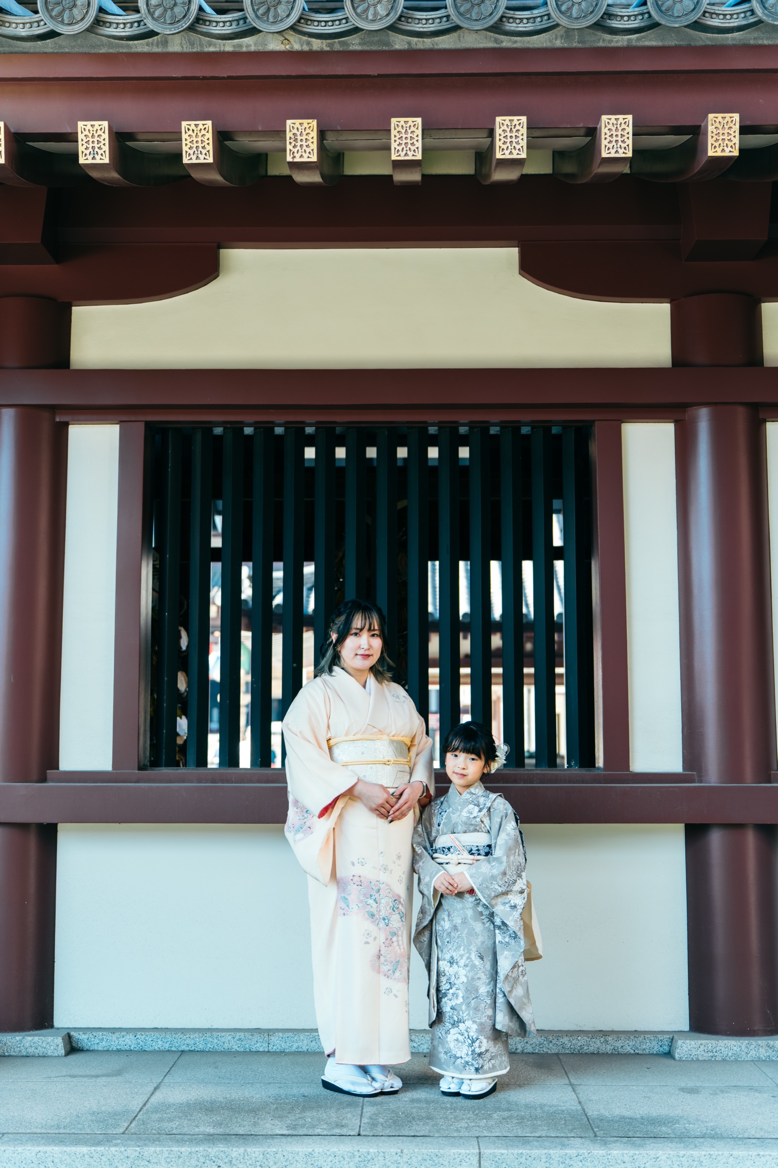 大山門前で母と娘の七五三（11月10日）