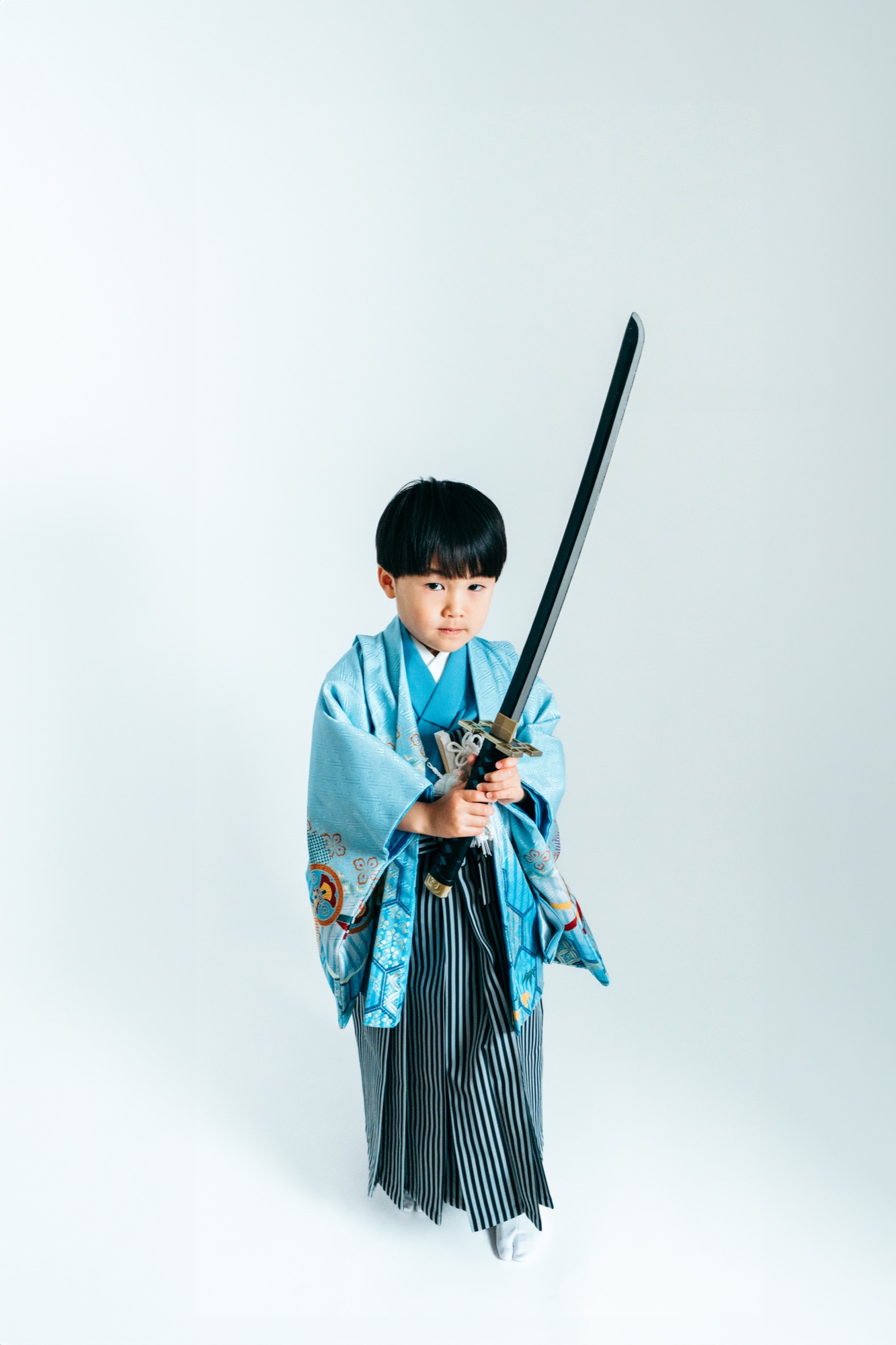 袴姿の男の子の七五三スタジオ写真