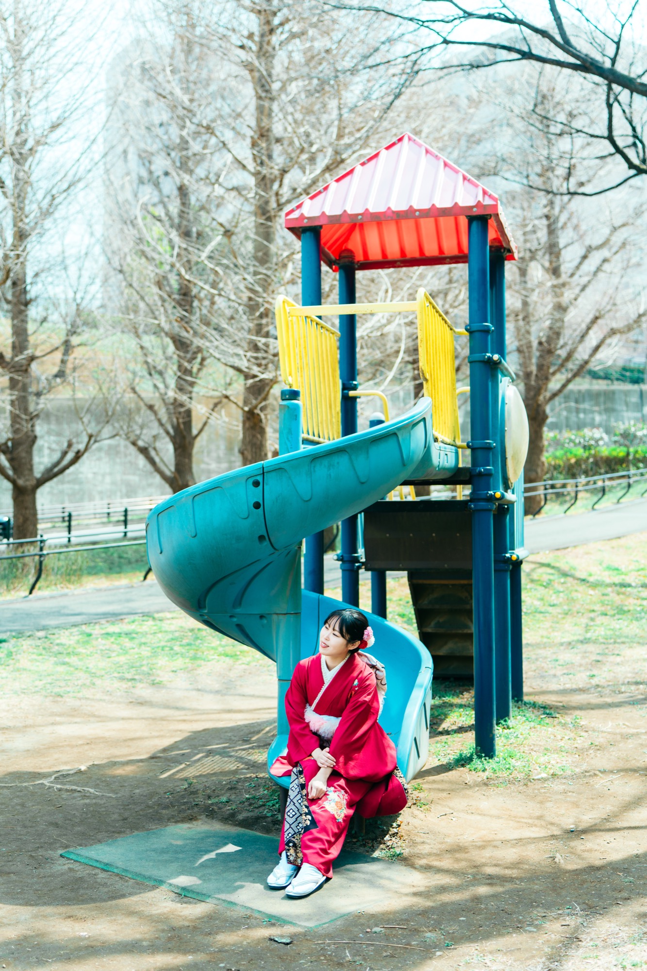 振袖 公園(引き)