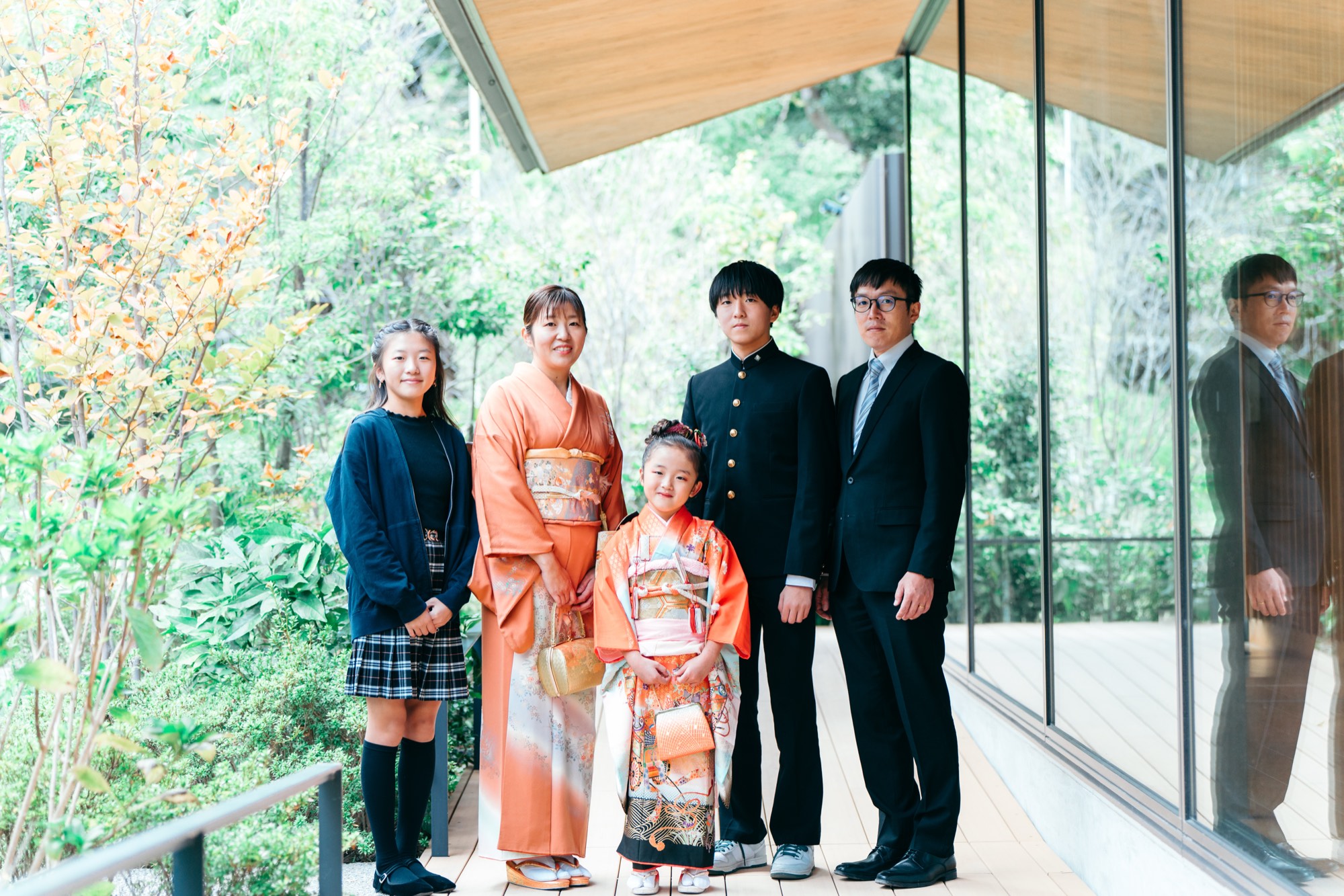 鎌倉周辺のロケーションで撮影した七五三の家族写真(女の子・ご両親・ごきょうだい)