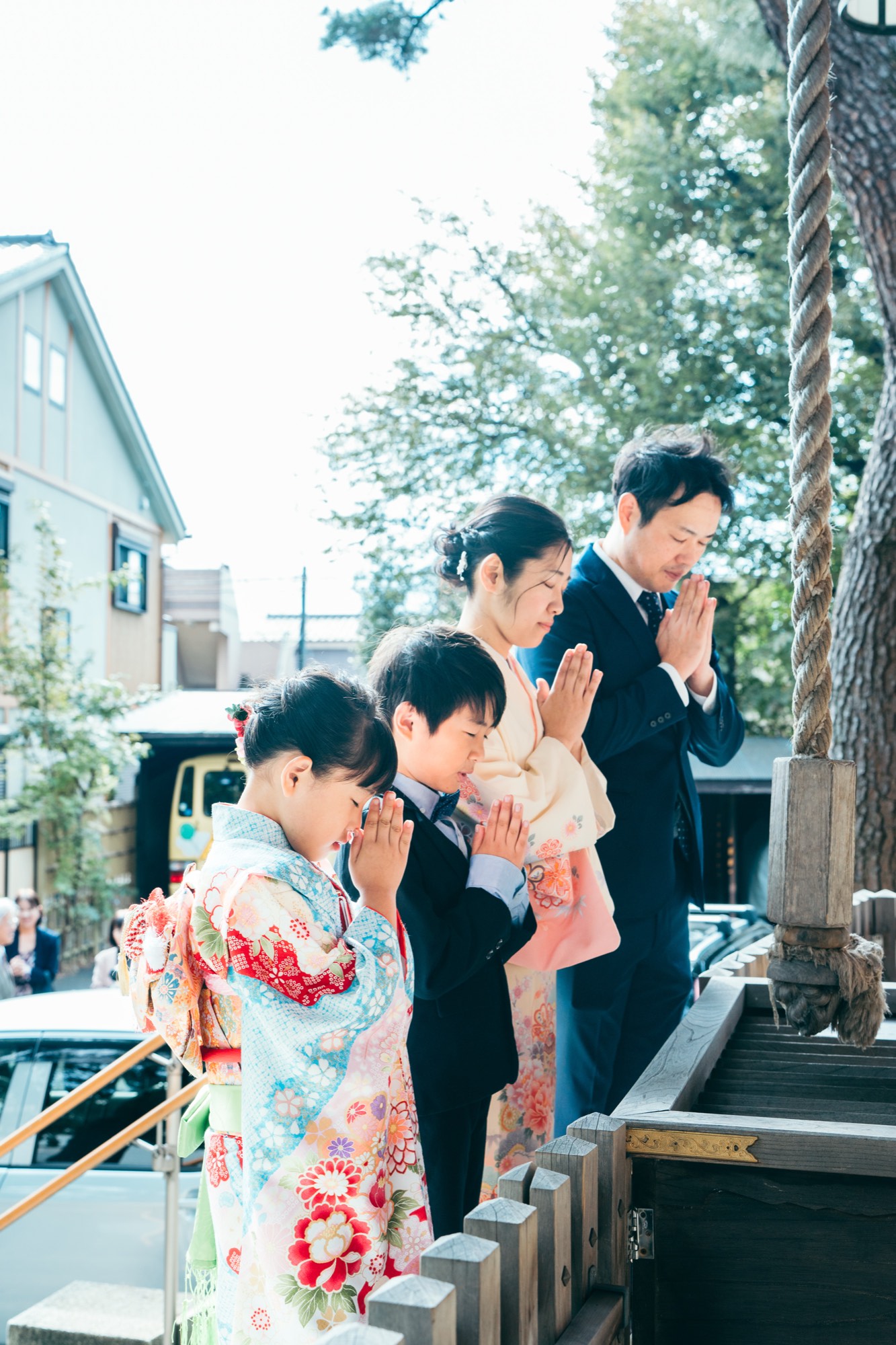馬込八幡神社でご家族そろってお参りする七五三のご家族